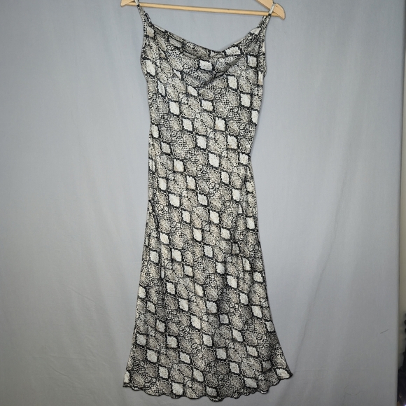 Bebe Sexy Snakeskin Look Dress With Cowl Front Spaghetti Strap Size S - Picture 2 of 10